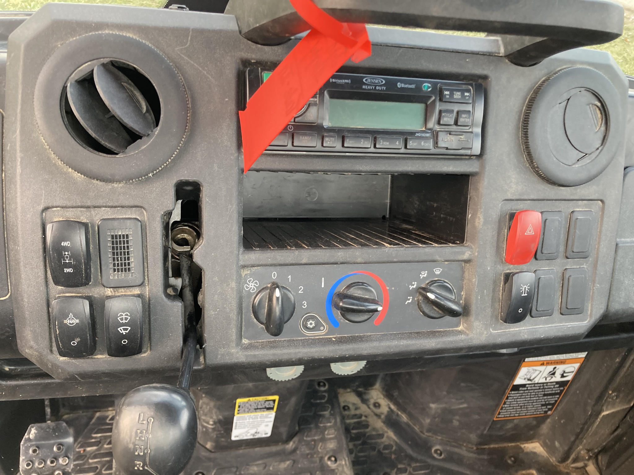 2024 John Deere XUV 865M Image 8