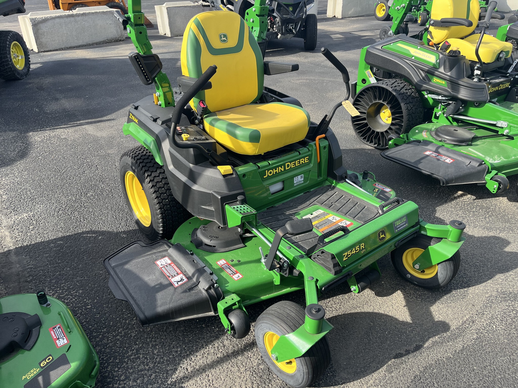 2025 John Deere Z545R Image 1