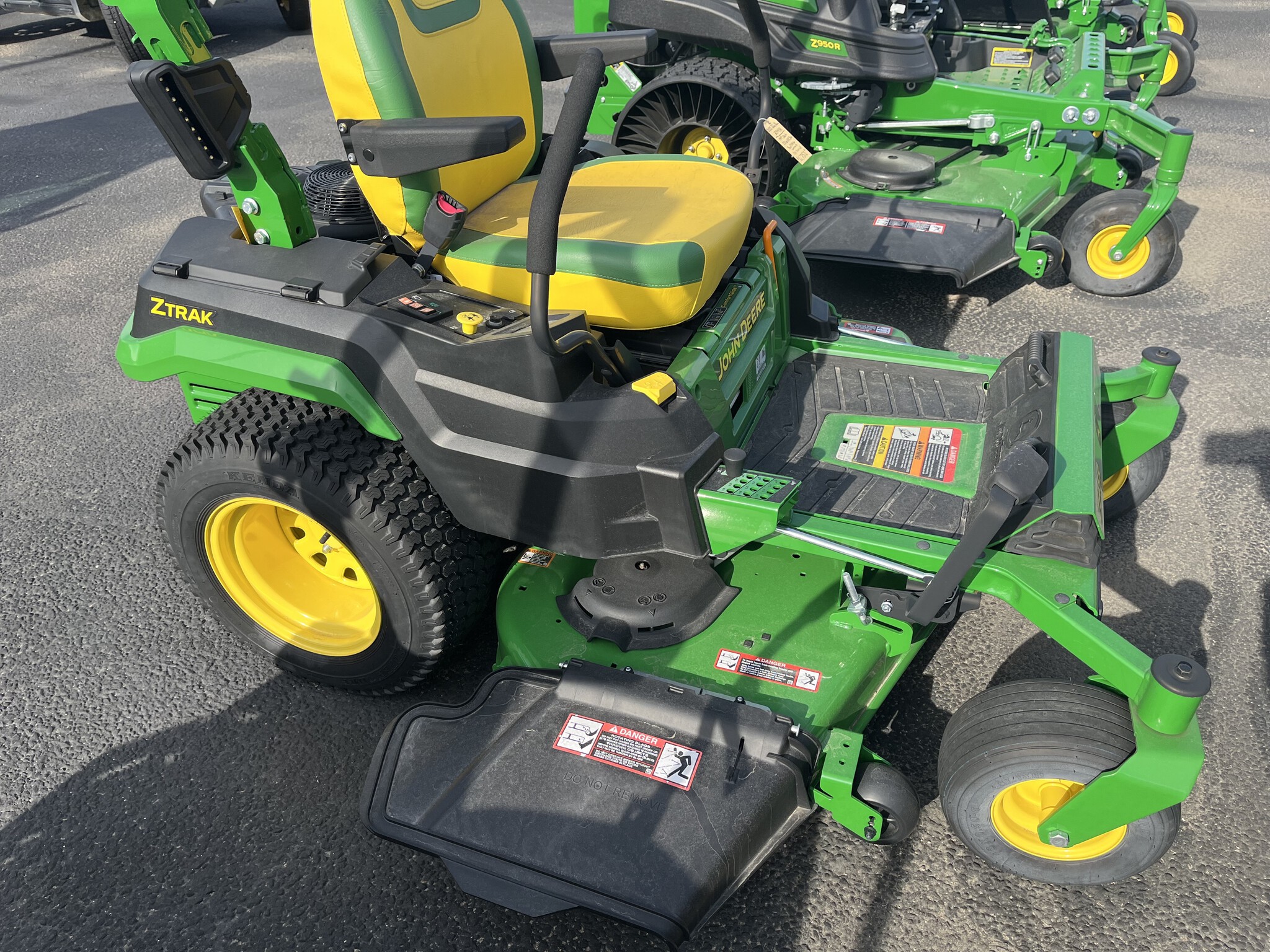 2025 John Deere Z545R Image 4