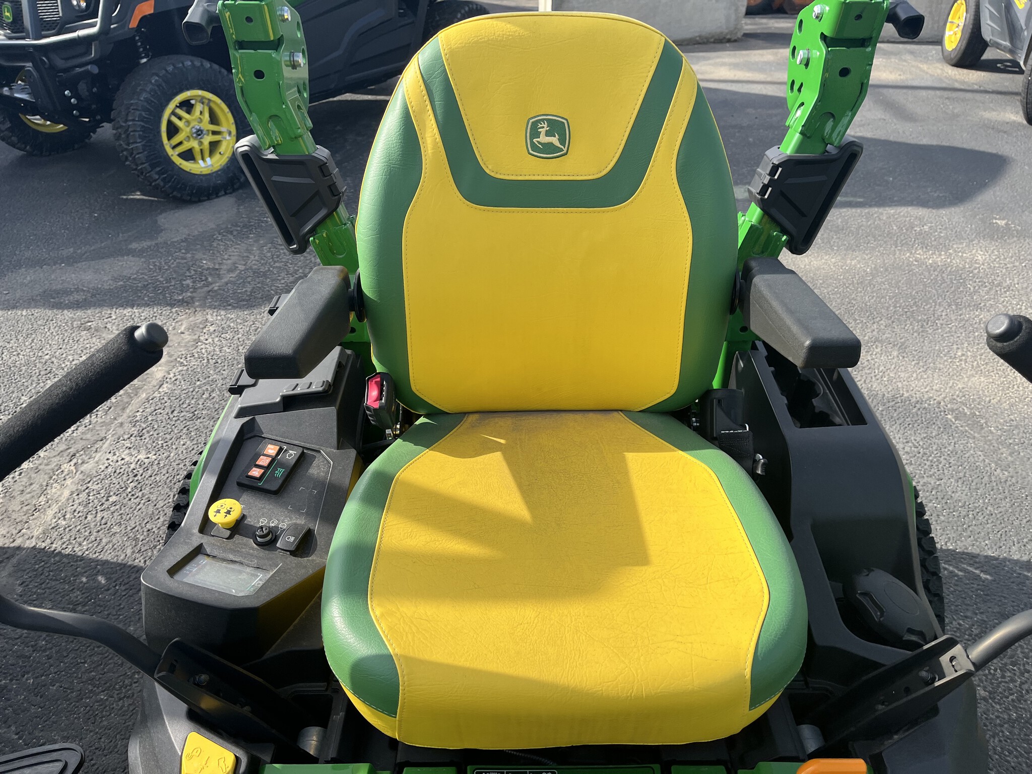 2025 John Deere Z545R Image 5