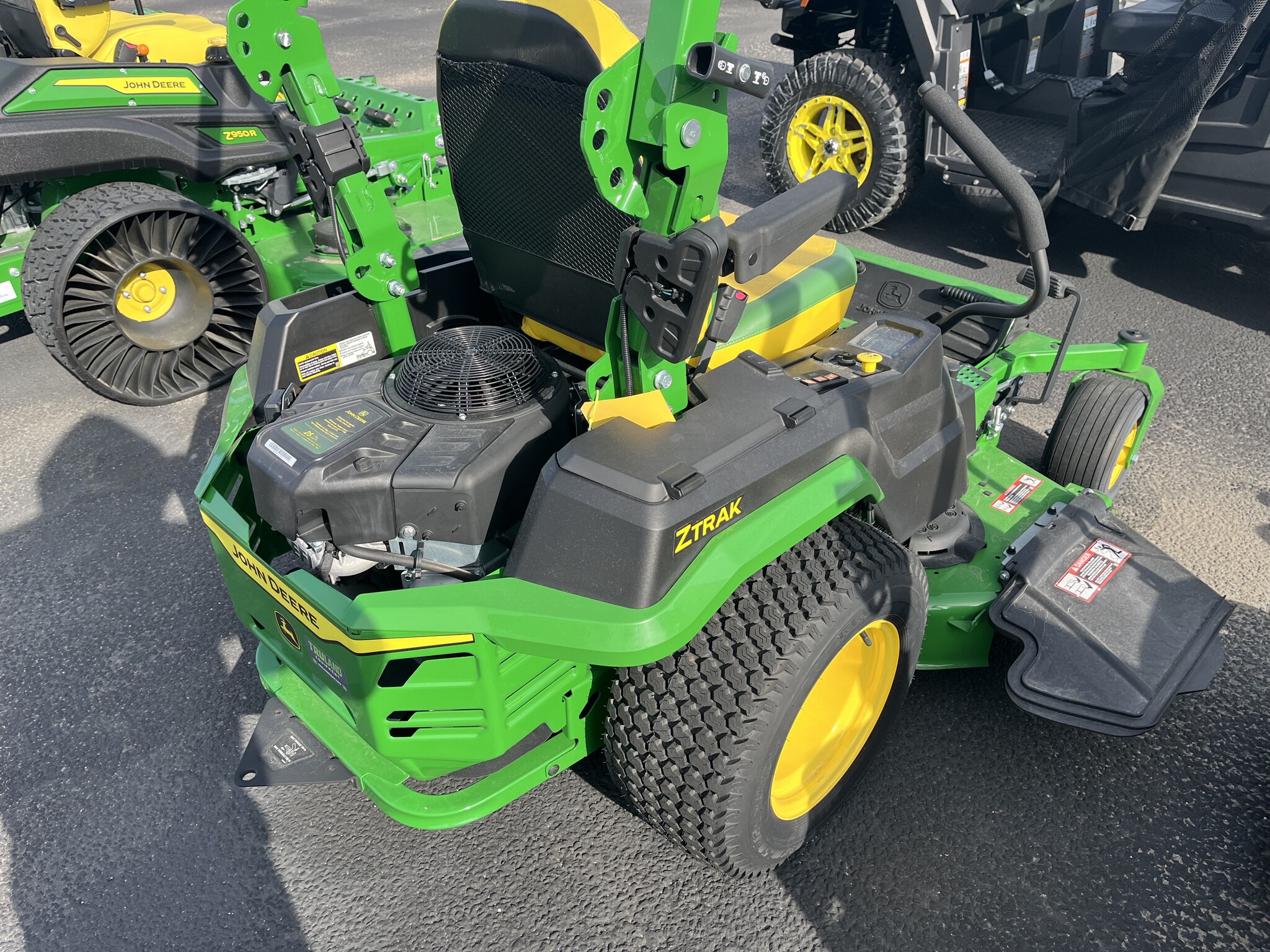 2025 John Deere Z545R Image 6