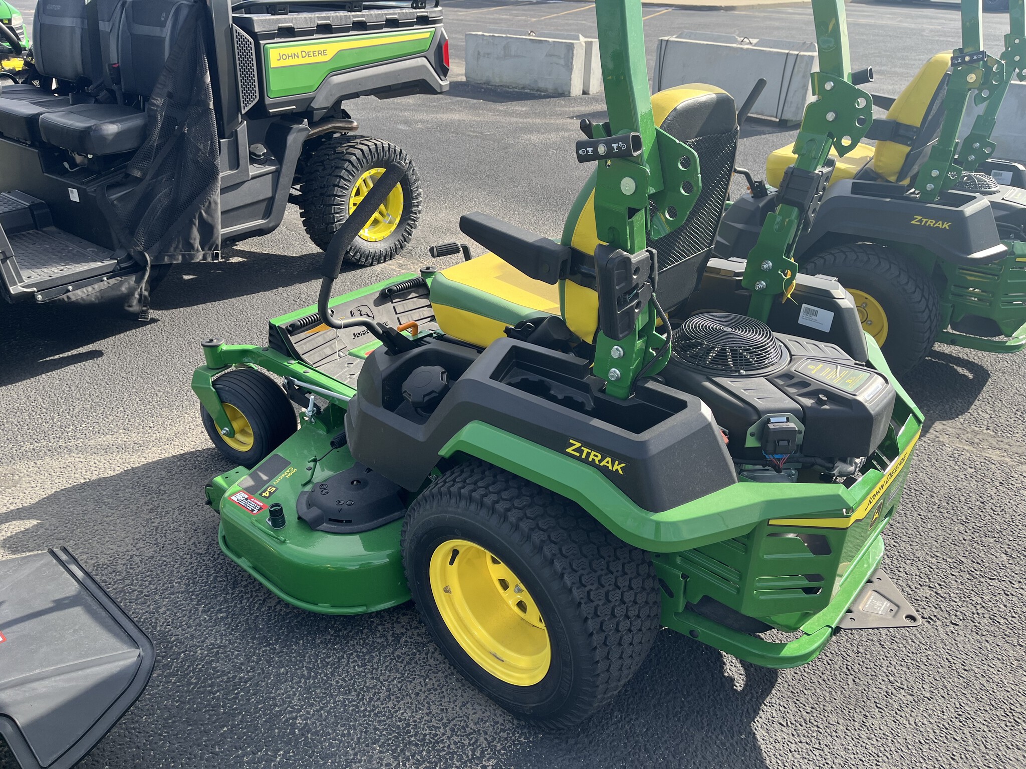 2025 John Deere Z545R Image 8