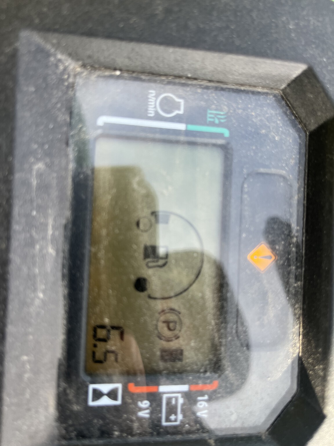 2025 John Deere Z545R Image 9