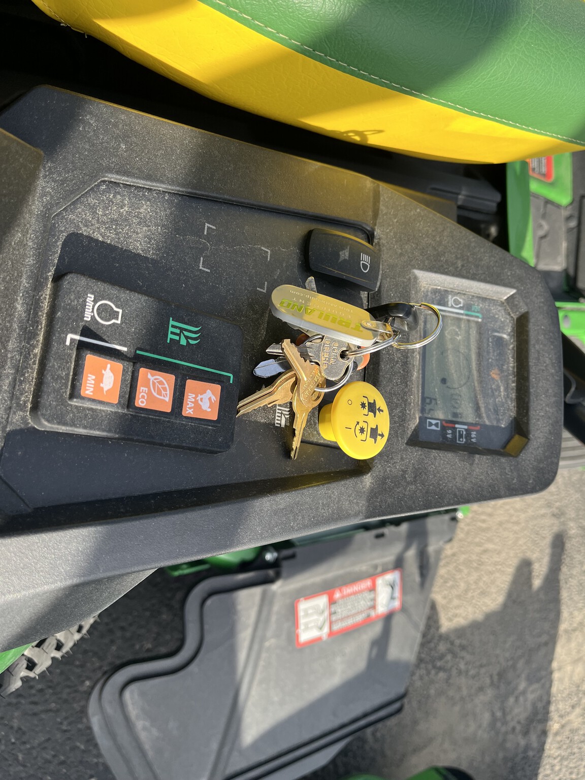 2025 John Deere Z545R Image 10