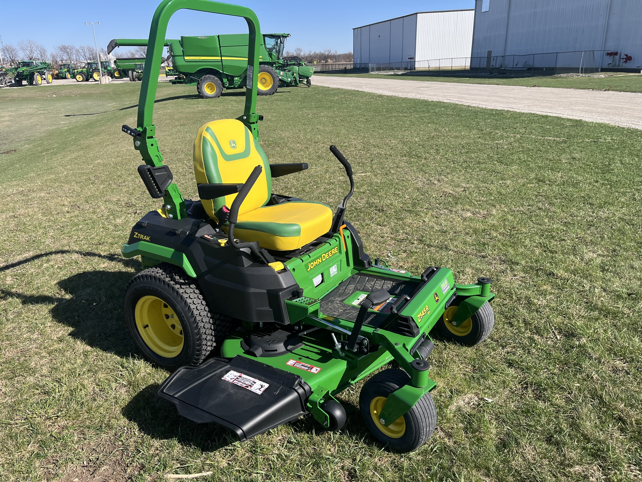 2025 John Deere Z545R Image 4