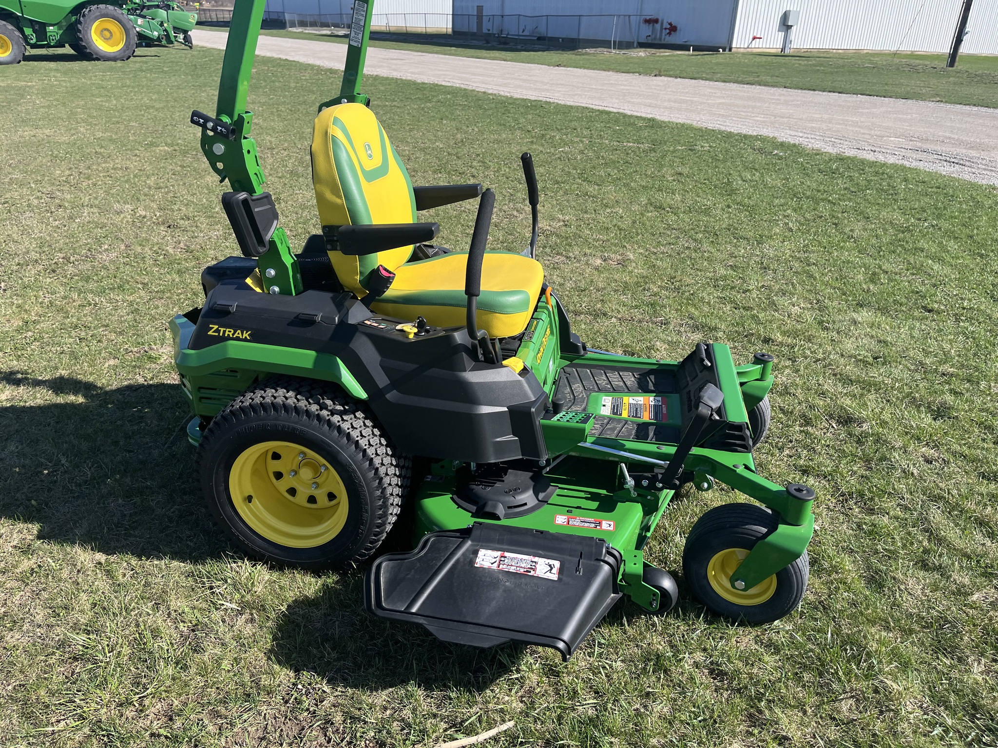 2025 John Deere Z545R Image 5