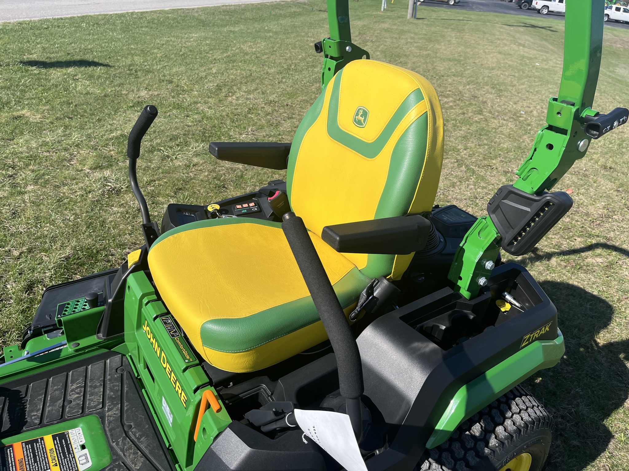 2025 John Deere Z545R Image 11