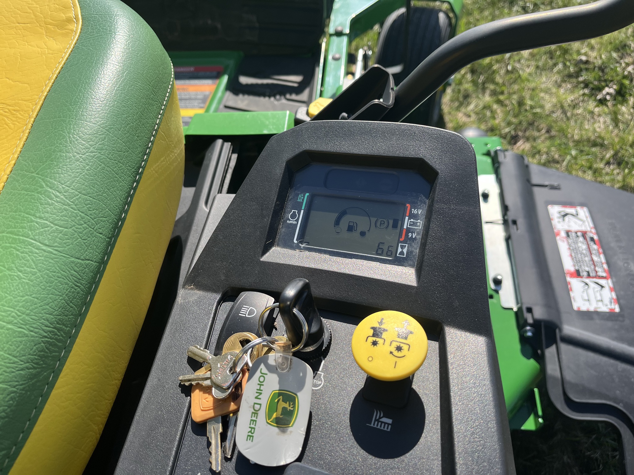 2025 John Deere Z545R Image 14