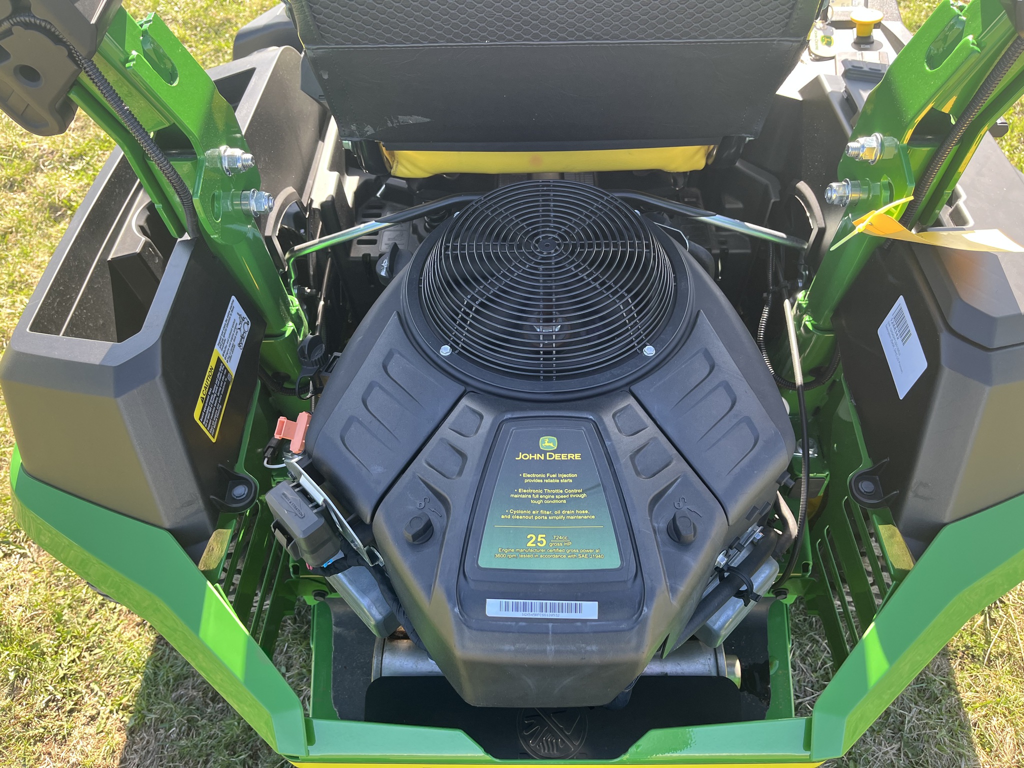 2025 John Deere Z545R Image 13