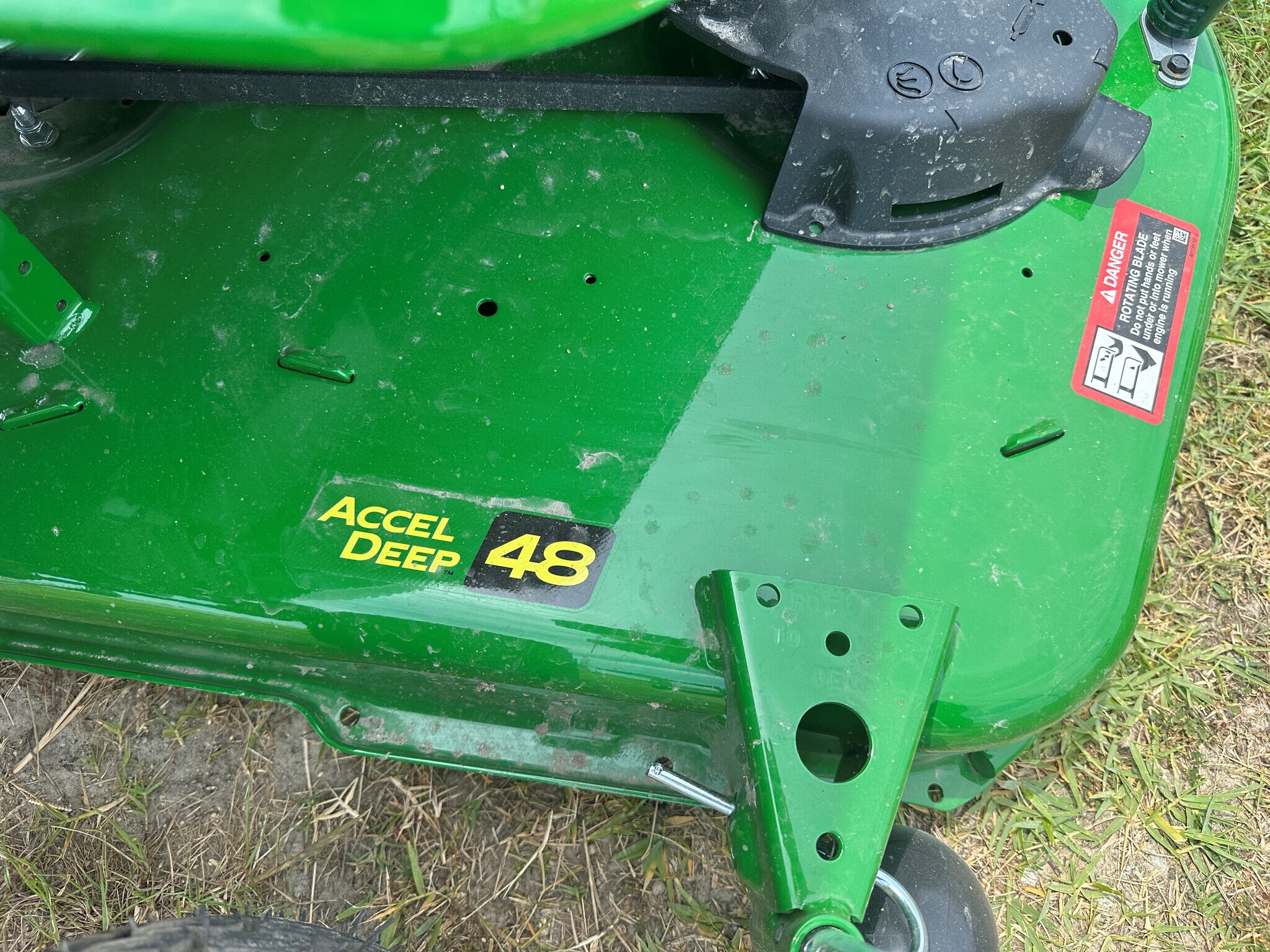 2025 John Deere X390 Image 4