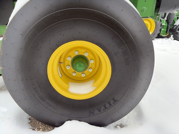 Used 2024 John Deere 561M Round Balers at Horizon Ag & Turf in Edmonton West, AB - Photo9