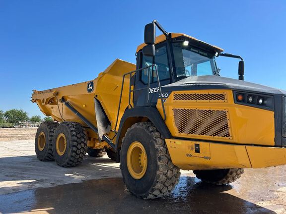 Photo of a 2023 John Deere 260P