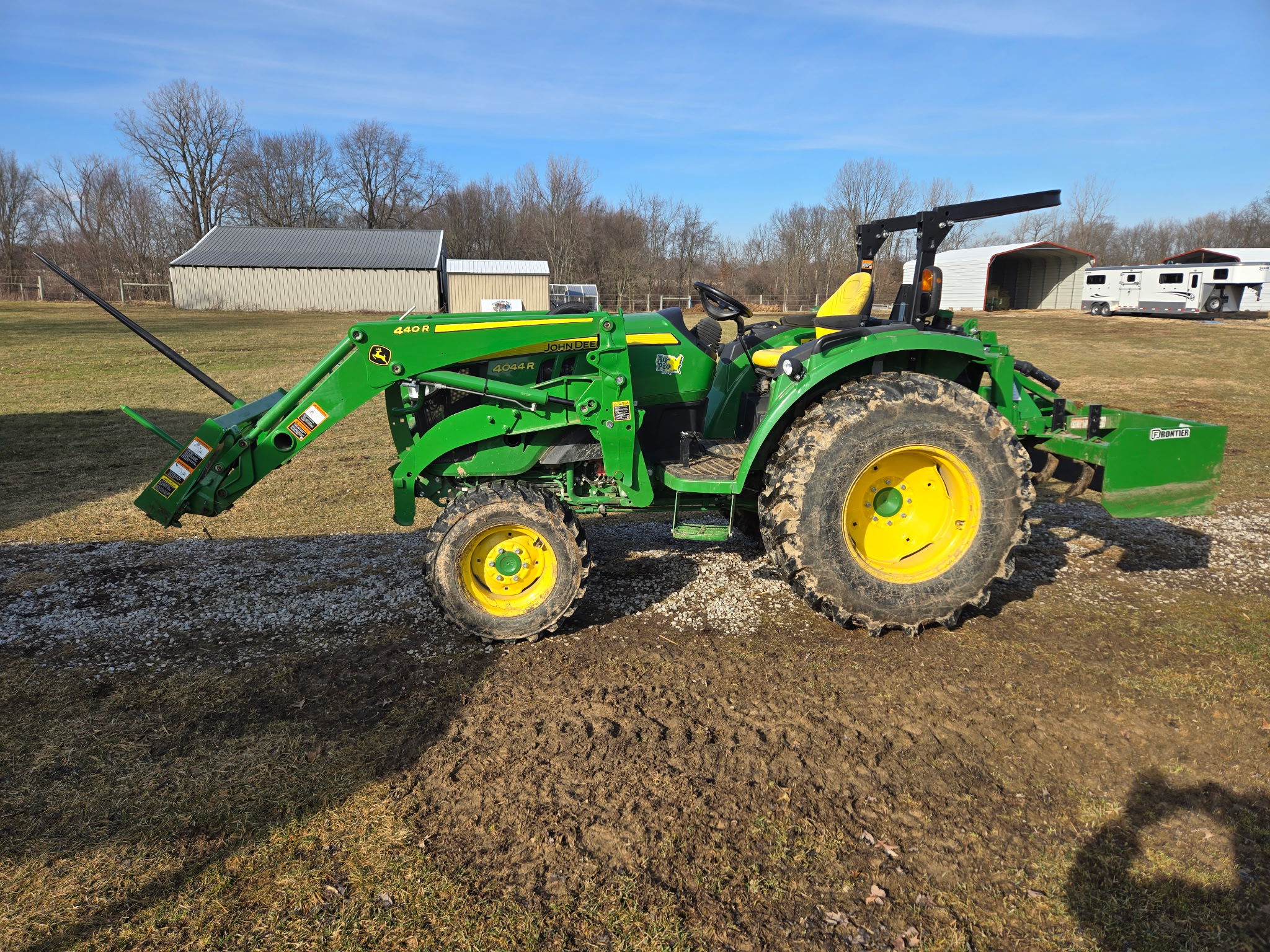 2021 John Deere 4044R Image 5