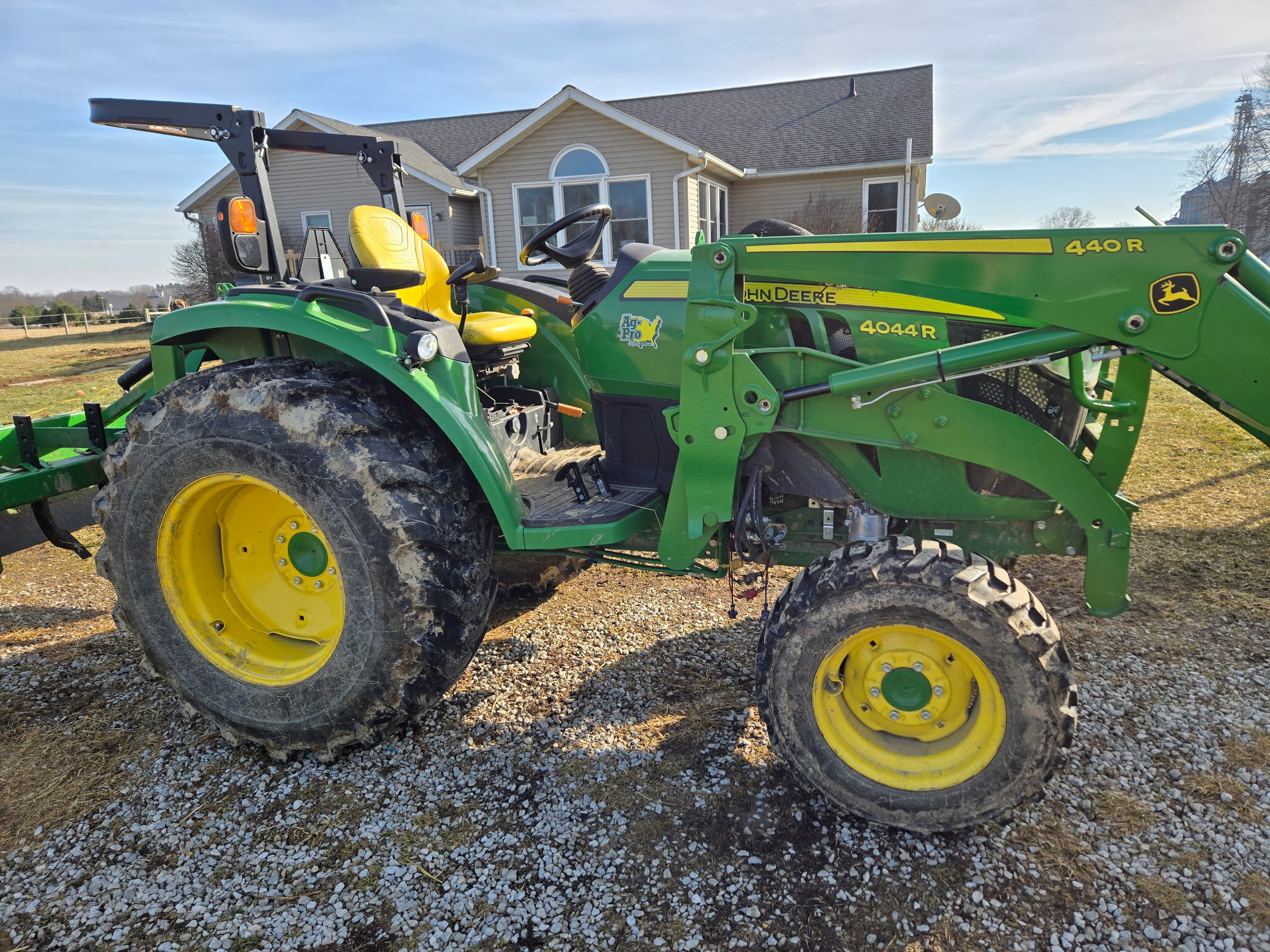 2021 John Deere 4044R Image 3