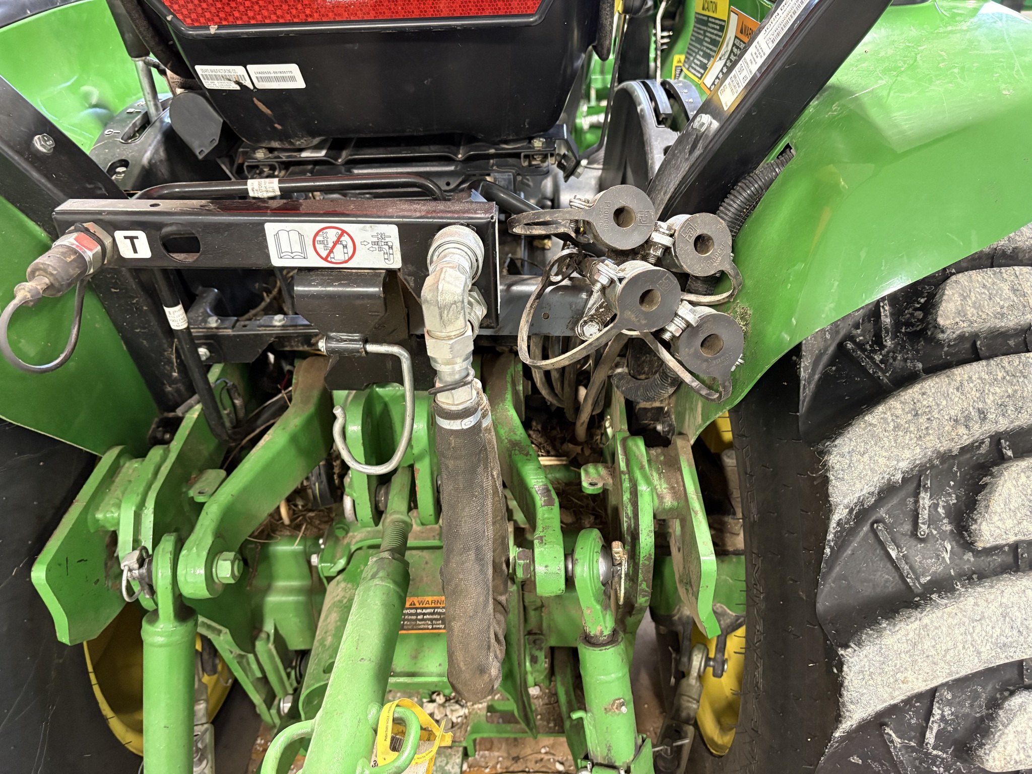  2019 John Deere 3033R at Heritage Tractor in Geneseo, IL