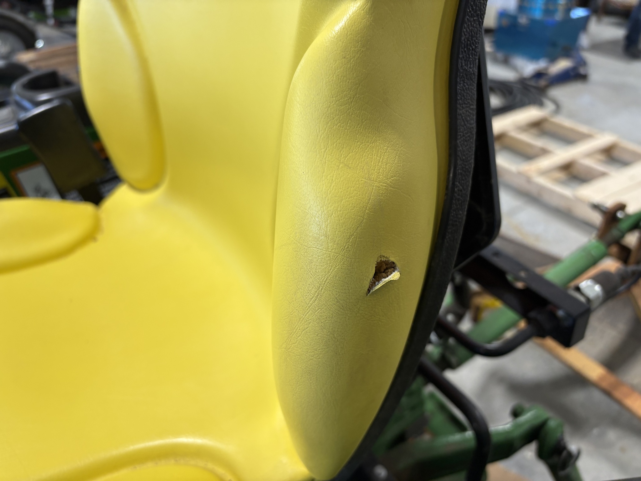  2019 John Deere 3033R at Heritage Tractor in Geneseo, IL
