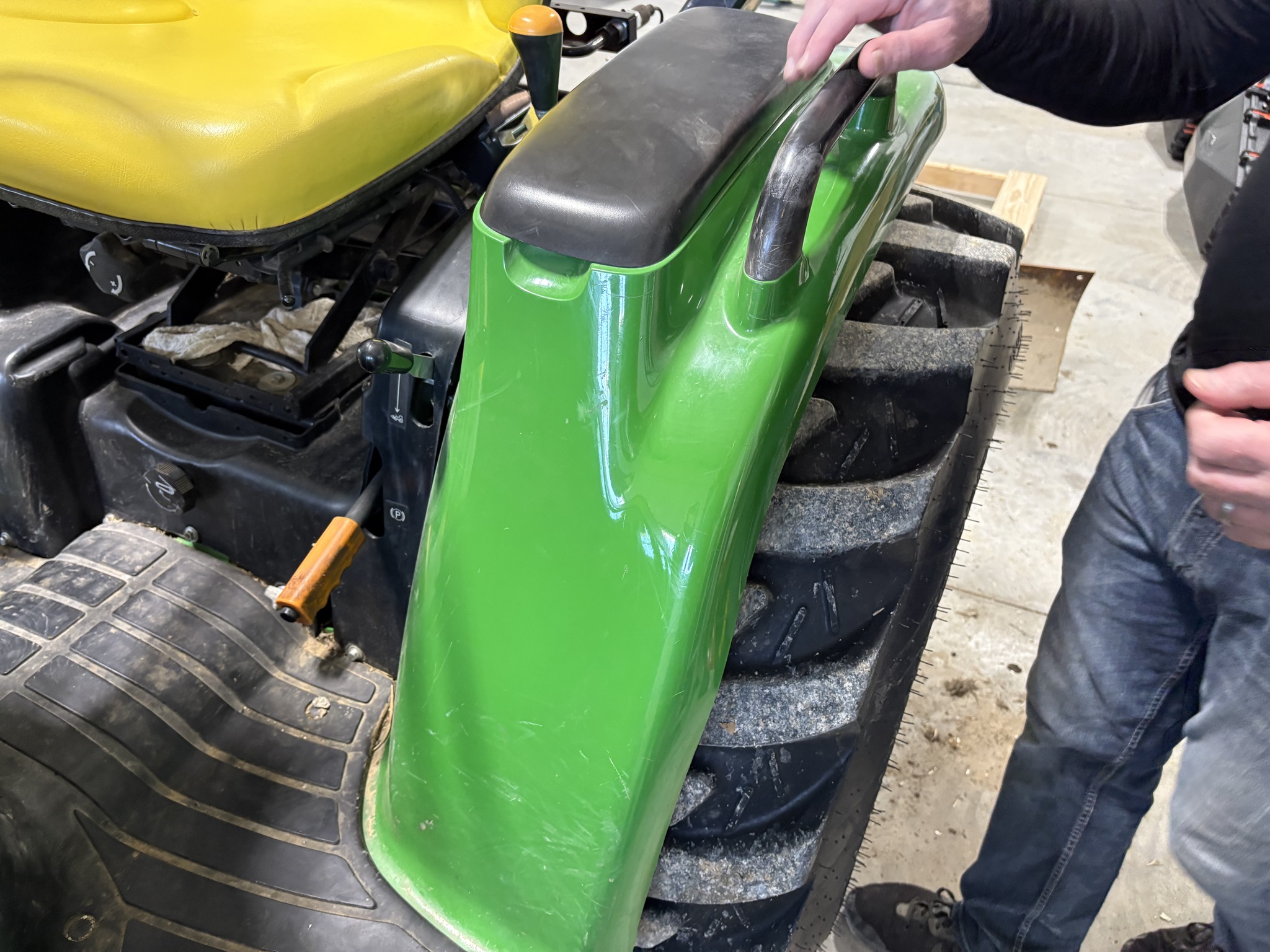  2019 John Deere 3033R at Heritage Tractor in Geneseo, IL