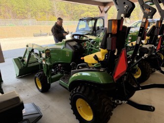 2025 John Deere 1025R Photo 3