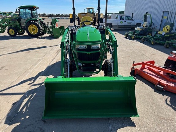 2023 John Deere 2032R (3rd thumbnail)