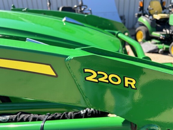 2023 John Deere 2032R (7th thumbnail)