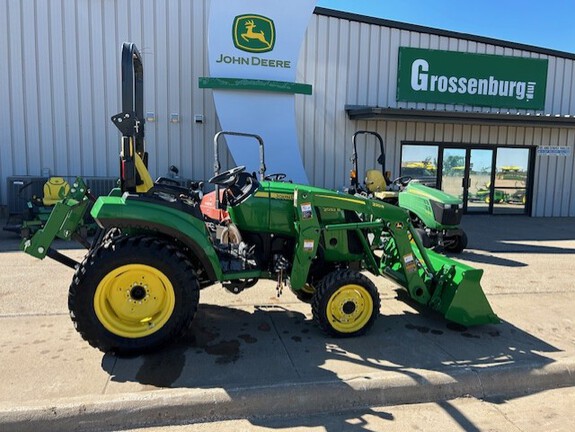 2023 John Deere 2032R (2nd thumbnail)