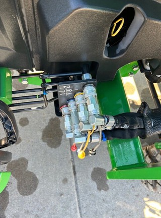 2023 John Deere 2032R (8th thumbnail)
