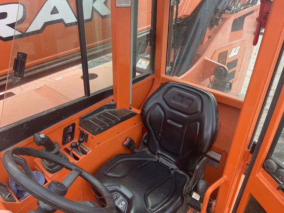 2019 JLG 10054