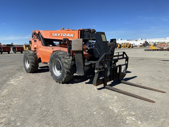 2019 JLG 10054