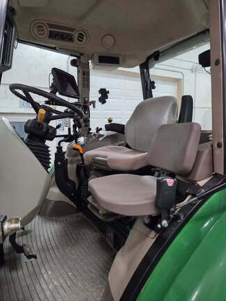 Photo of 2015 John Deere 5115M