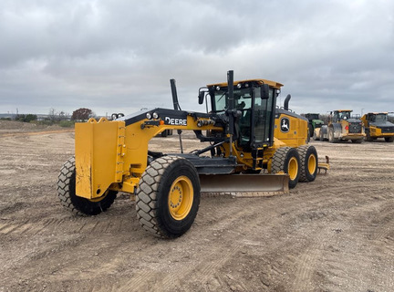Photo of a 2023 John Deere 772G
