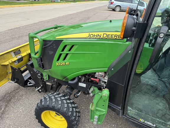 2022 John Deere 1025R - Photo11