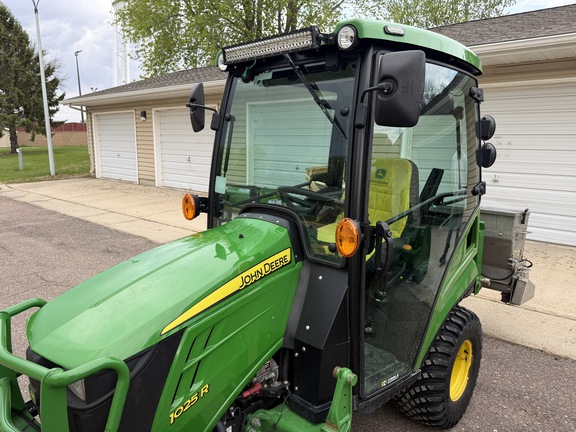 2022 John Deere 1025R - Photo2