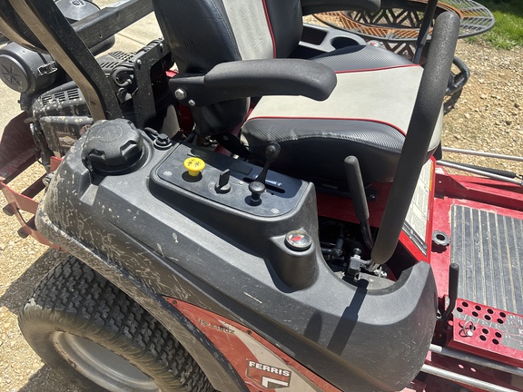 Used 2016 Ferris IS2100Z BV26 Zero Turn Mowers at Koenig Equipment in Tipp City, OH - Photo2