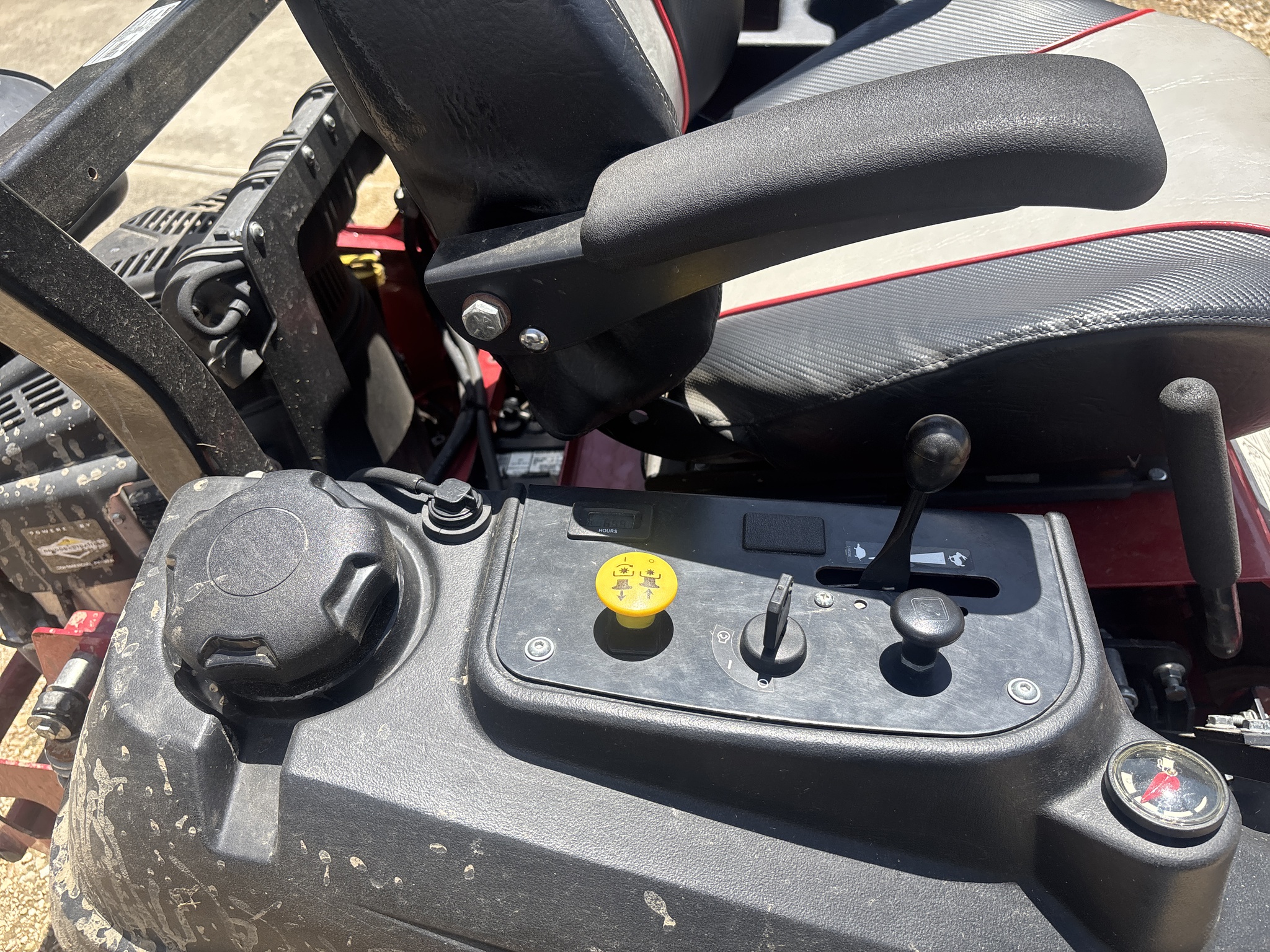 Used 2016 Ferris IS2100Z BV26 Zero Turn Mowers at Koenig Equipment in Tipp City, OH - PhotoXL9