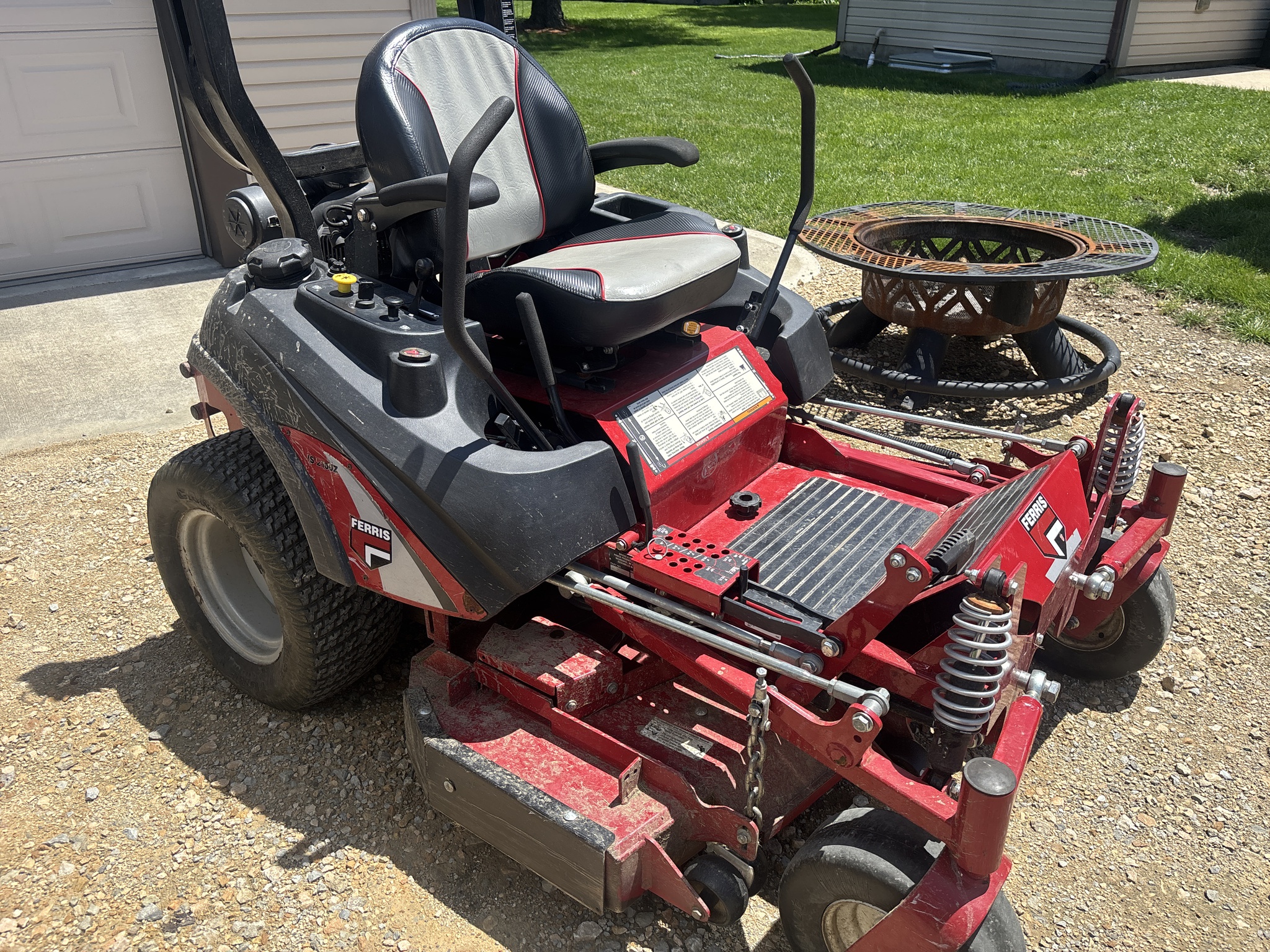 Used 2016 Ferris IS2100Z BV26 Zero Turn Mowers at Koenig Equipment in Tipp City, OH - PhotoXL0