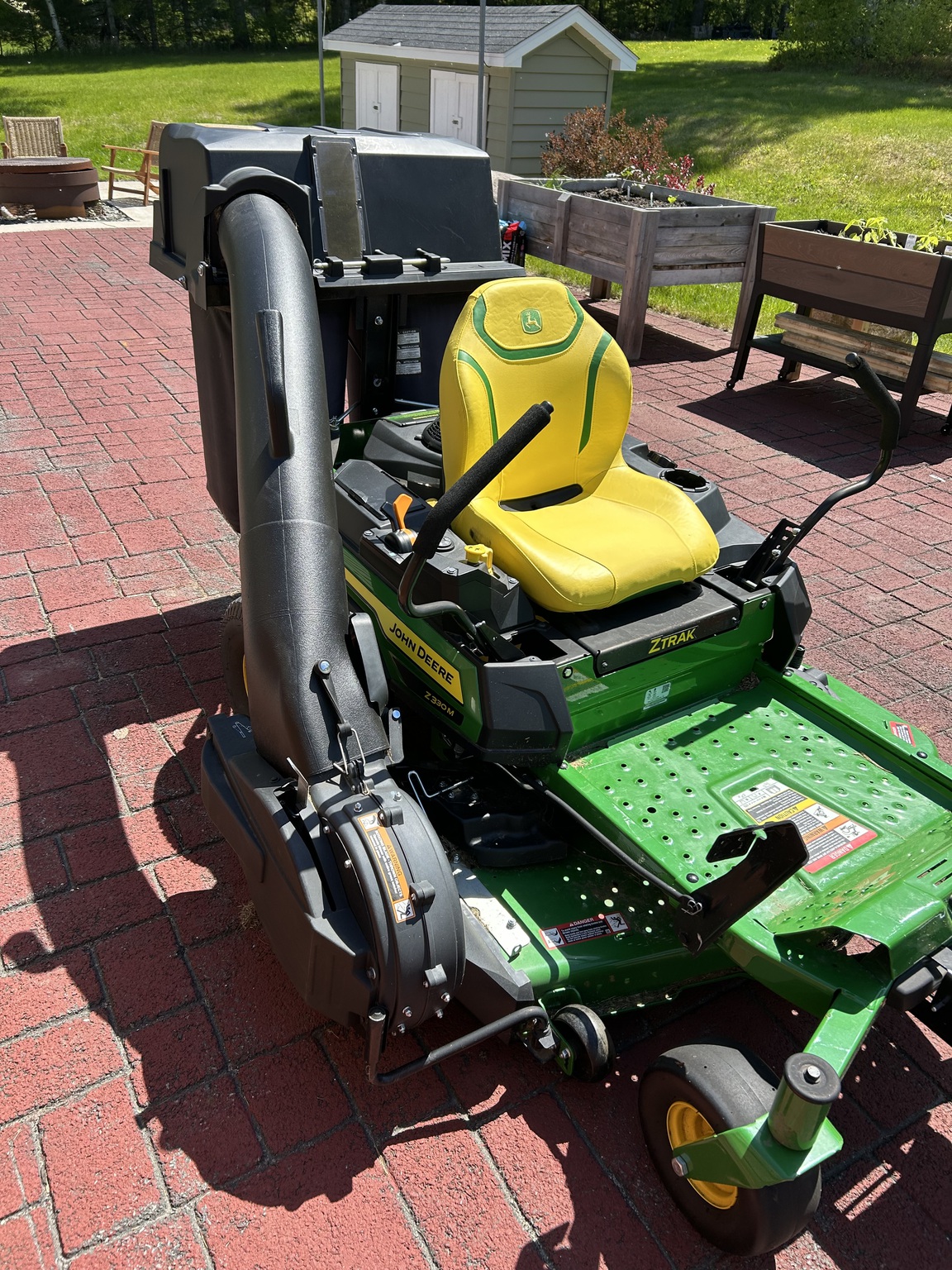 2025 John Deere Z330M Image 2