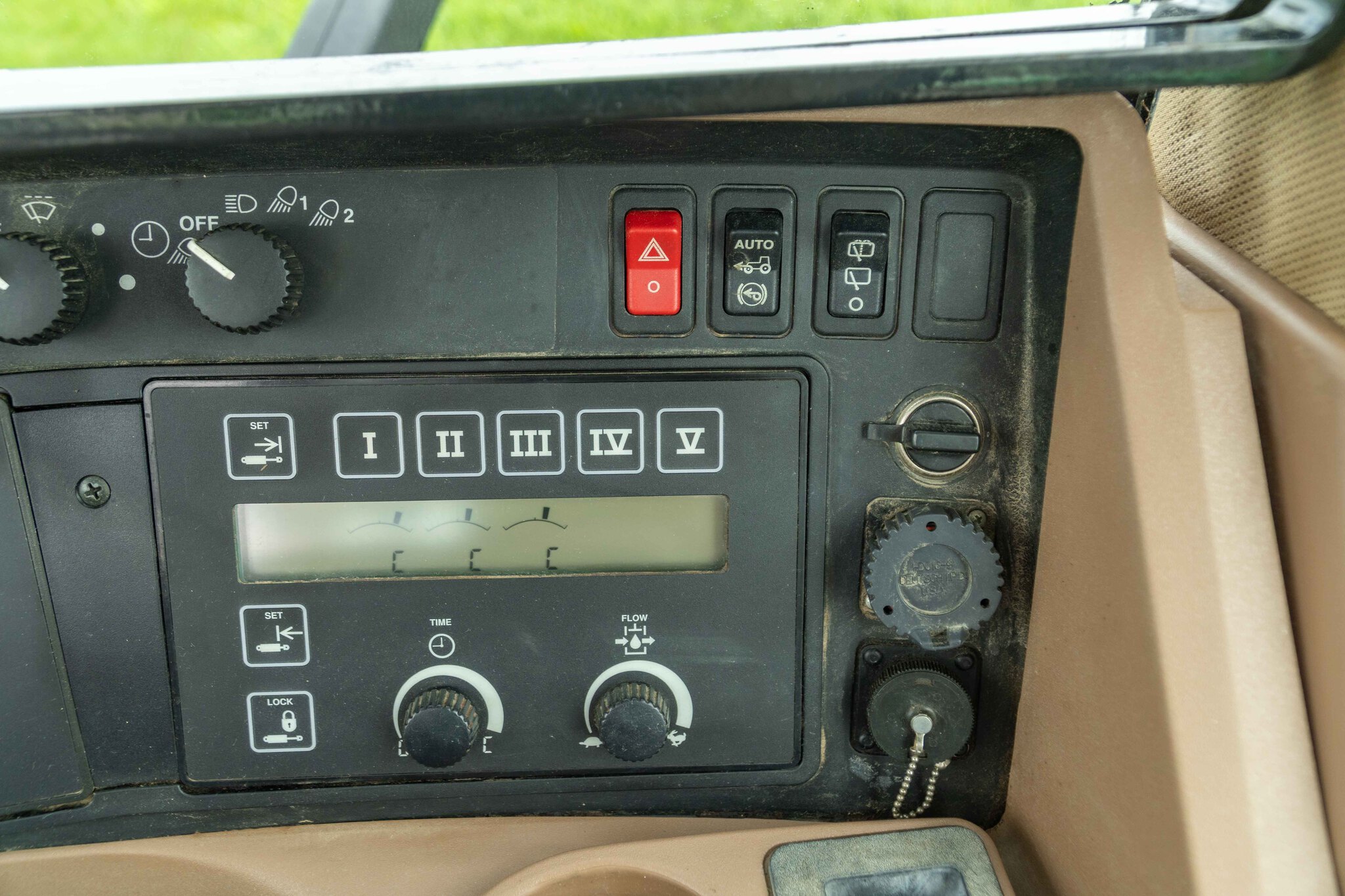 Used 2004 John Deere 8320 Row Crop Tractors at Koenig Equipment in Anna, OH - PhotoXL28