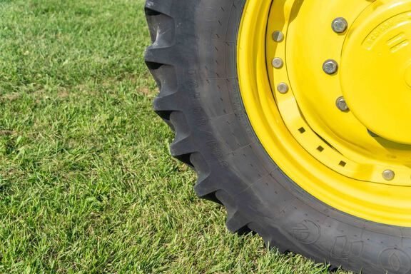 Used 2004 John Deere 8320 Row Crop Tractors at Koenig Equipment in Anna, OH - Photo10