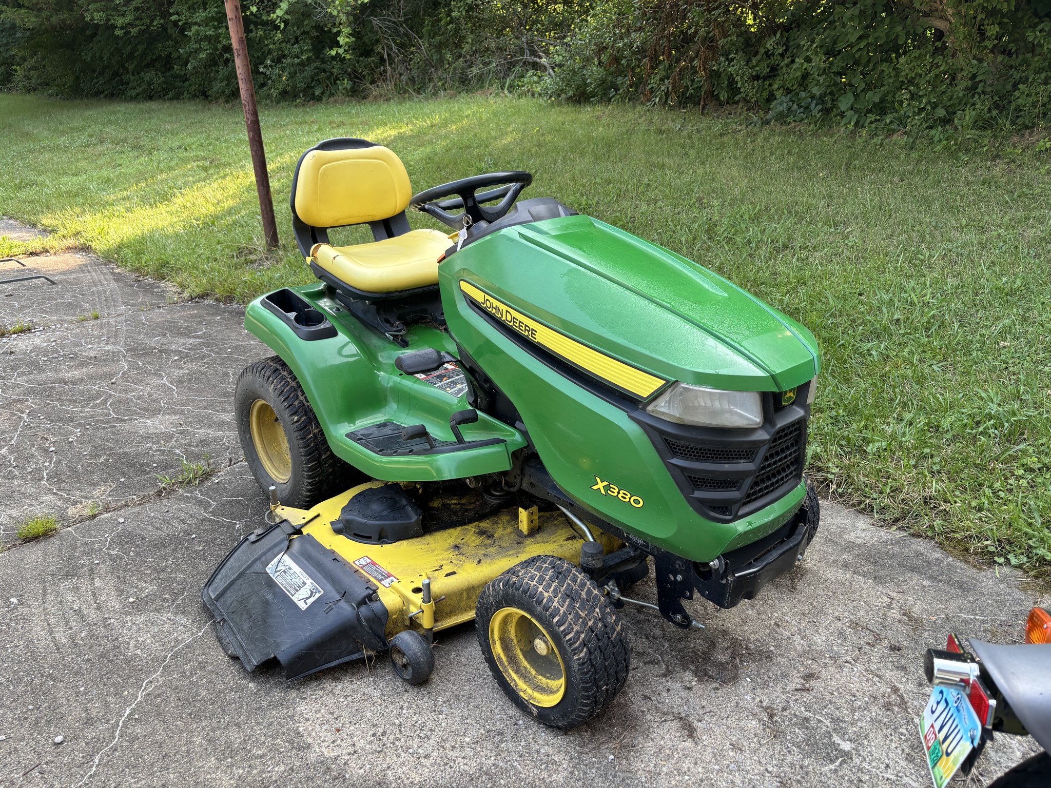 Used 2018 John Deere X380 Lawn & Garden Tractors at Koenig Equipment in Oxford, OH - PhotoXL6