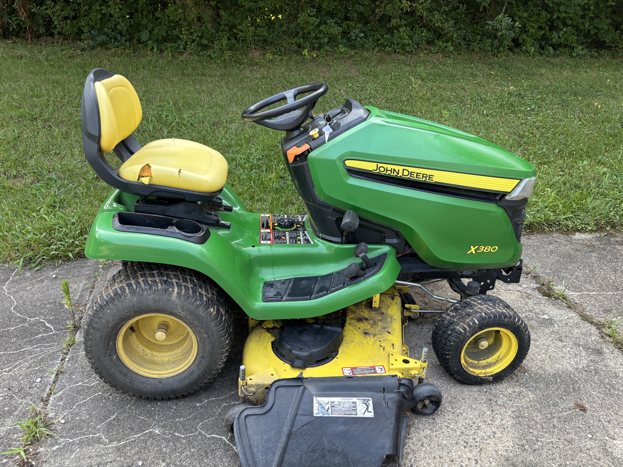 Used 2018 John Deere X380 Lawn & Garden Tractors at Koenig Equipment in Oxford, OH - PhotoXL5