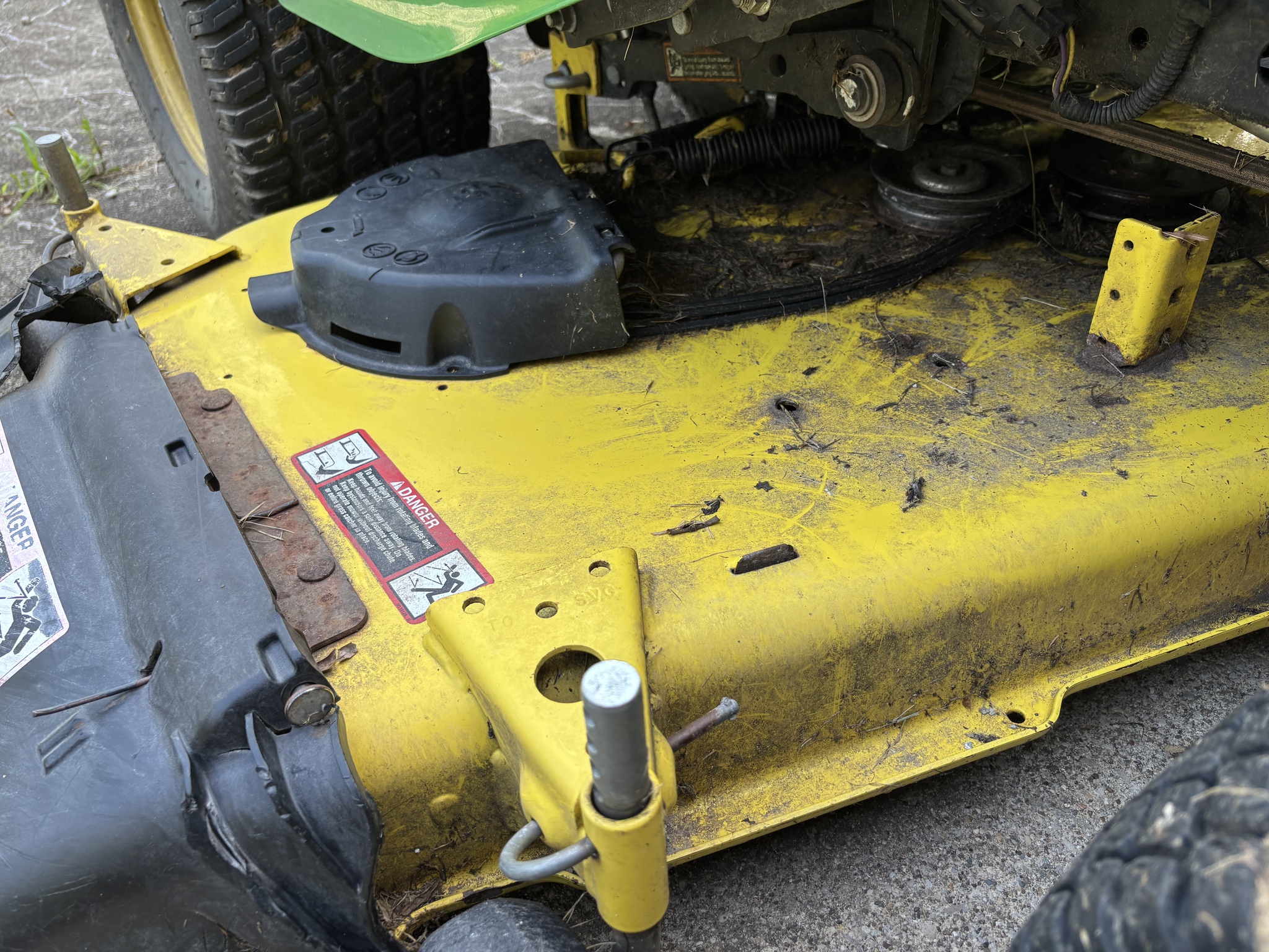 Used 2018 John Deere X380 Lawn & Garden Tractors at Koenig Equipment in Oxford, OH - PhotoXL11