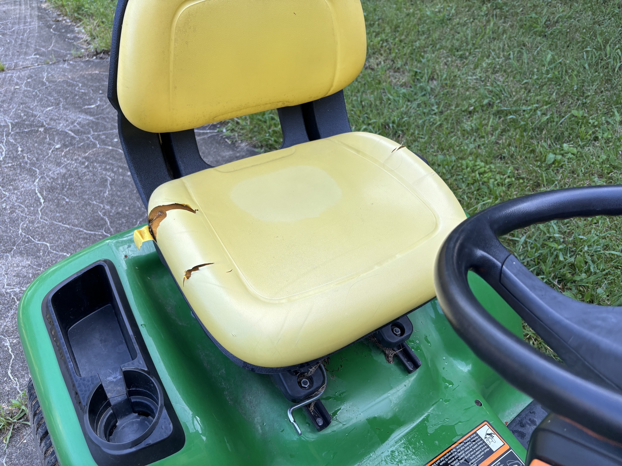 Used 2018 John Deere X380 Lawn & Garden Tractors at Koenig Equipment in Oxford, OH - PhotoXL9