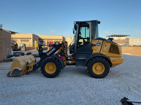 2022 John Deere 324L