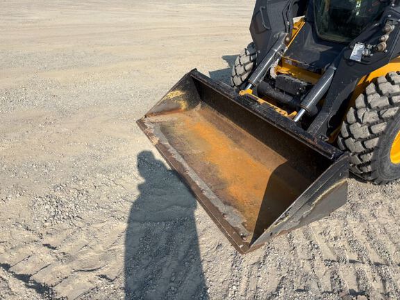 2022 John Deere 332G