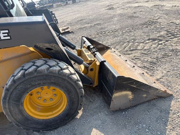 2022 John Deere 332G