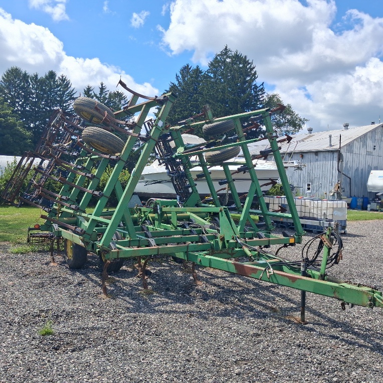 1997 John Deere 980 Field Cultivators