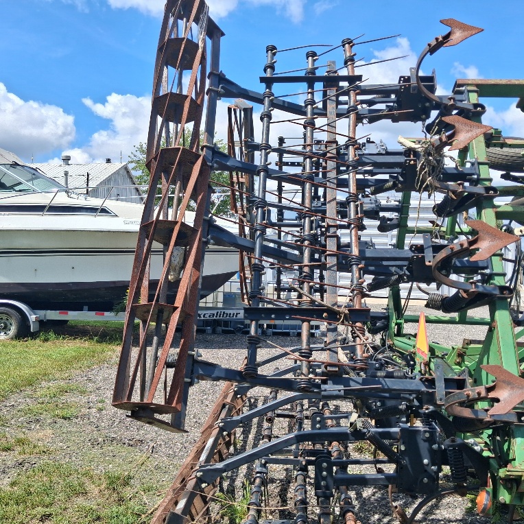 1997 John Deere 980 Field Cultivators