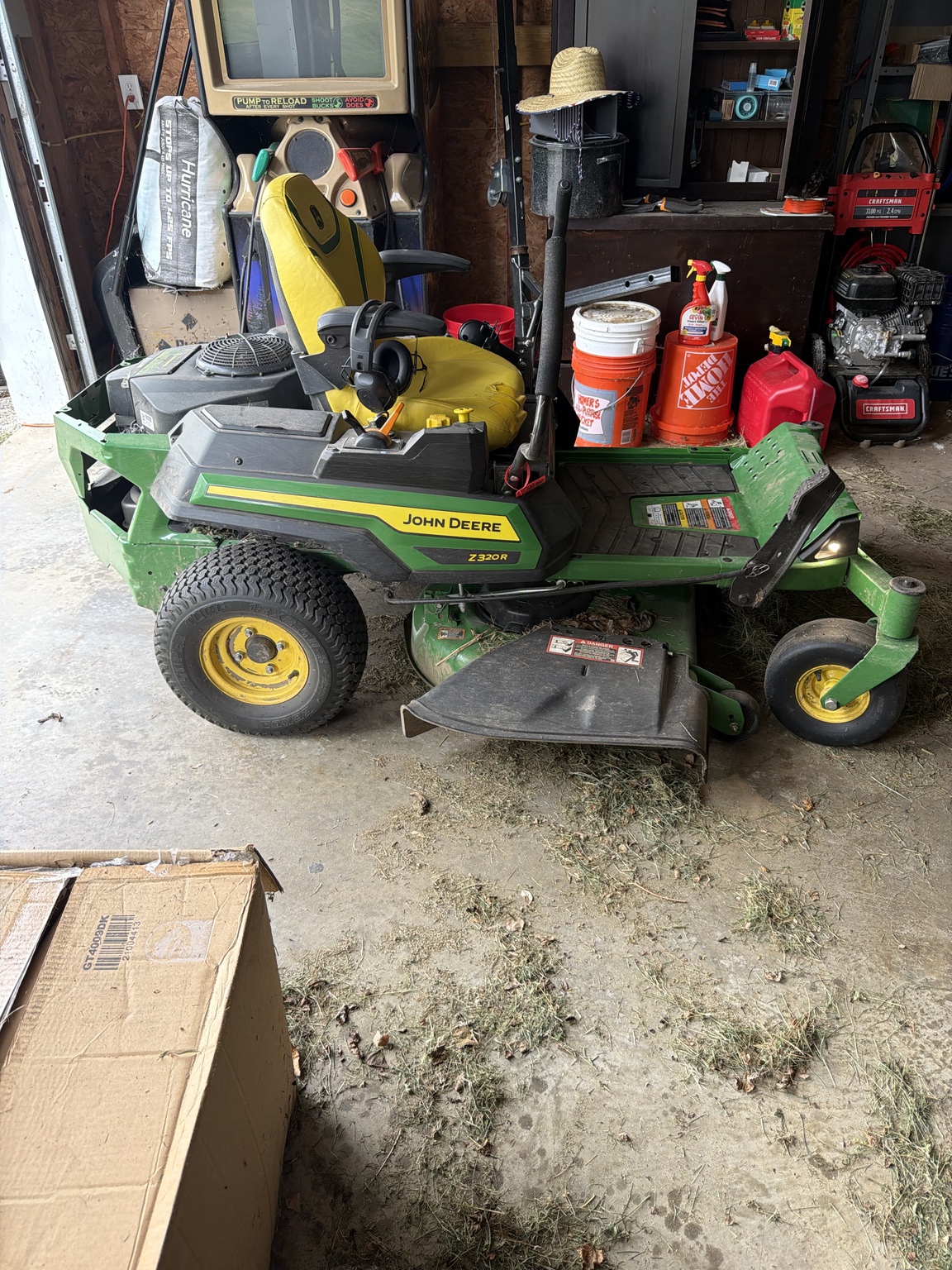 Used 2025 John Deere Z320R Zero Turn Mowers at Koenig Equipment in Franklin, IN - PhotoXL1