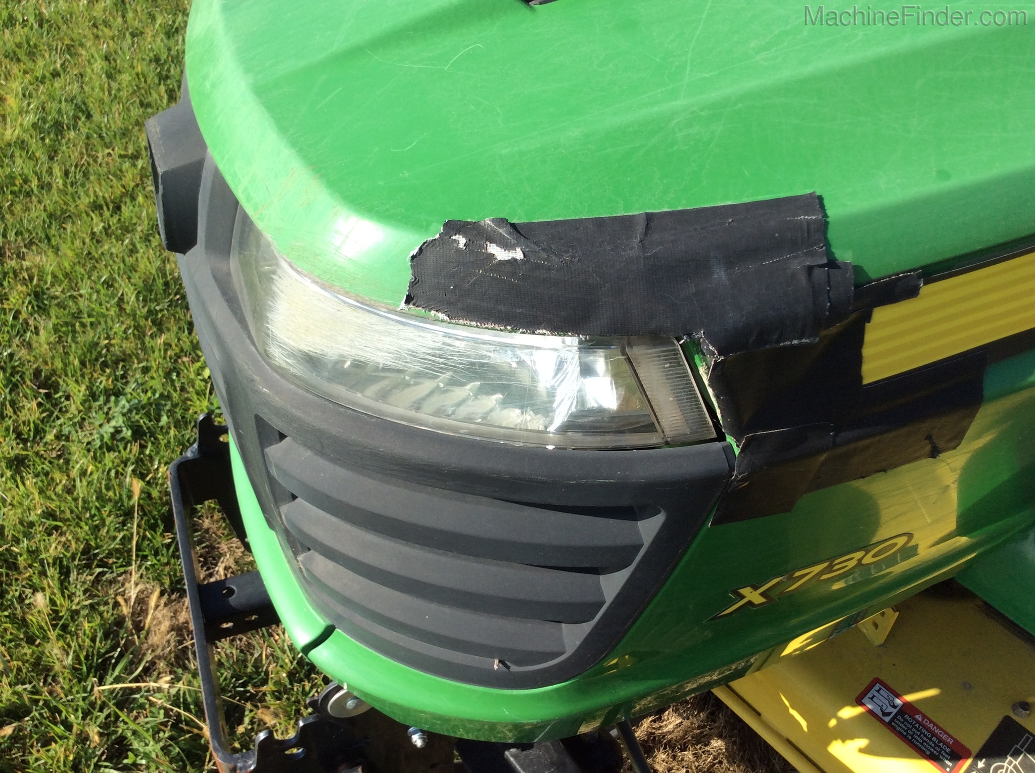 2015 John Deere X730 Image 7