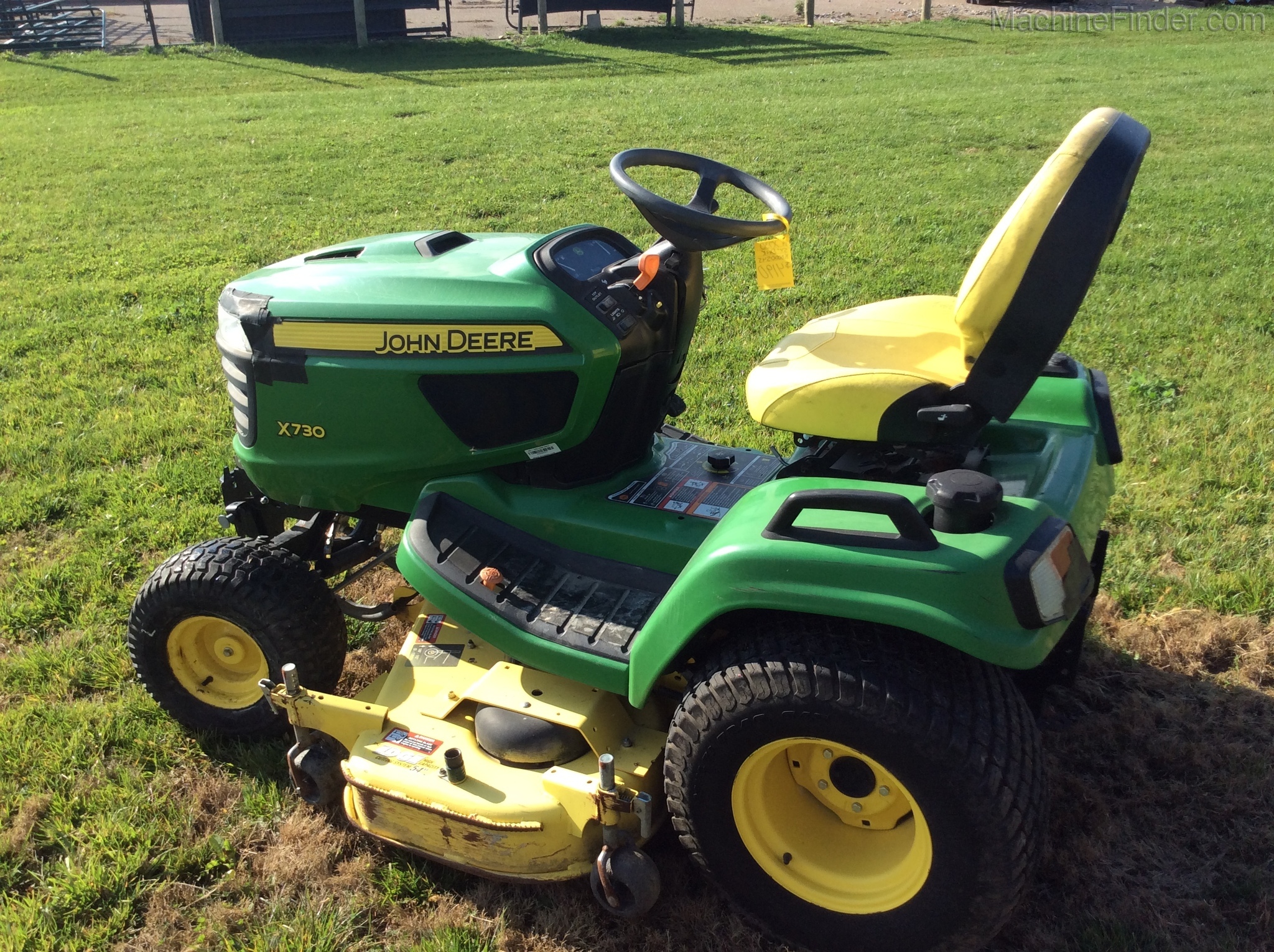 2015 John Deere X730 Image 6